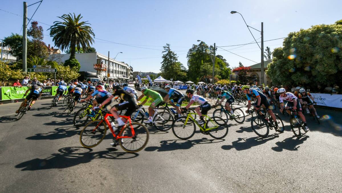 Round the bend: Riders circumnavigate the peanut roundabout in last year's elite race. Picture: Phillip Biggs