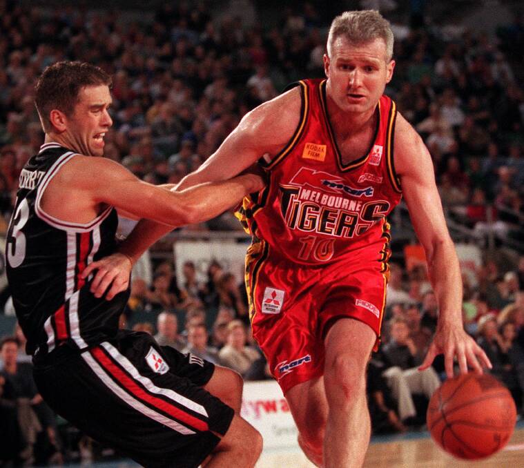 Southern Huskies head coach Anthony Stewart in his NBL days, taking on Andrew Gaze in 1999. Picture: ALLSPORT