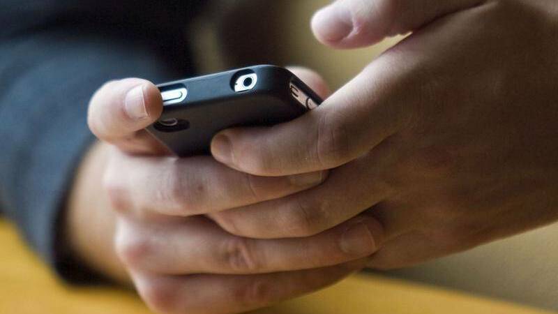 Mobile phones to be banned in Tasmanian schools