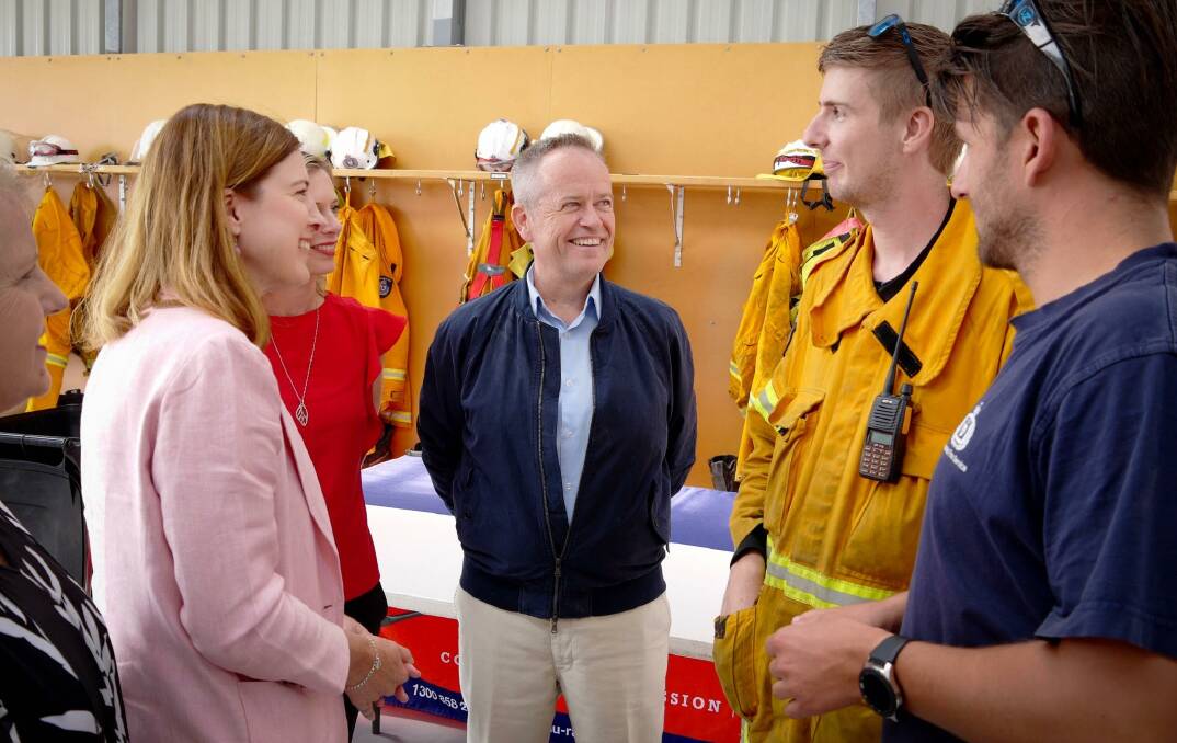SUPPORT: Franklin Labor MHR Julie Collins, Lyons Labor MHA Rebecca White and Leader of the Opposition Bill Shorten meet with firefighting staff at the Huonville Evacuation Centre. Picture: supplied. 