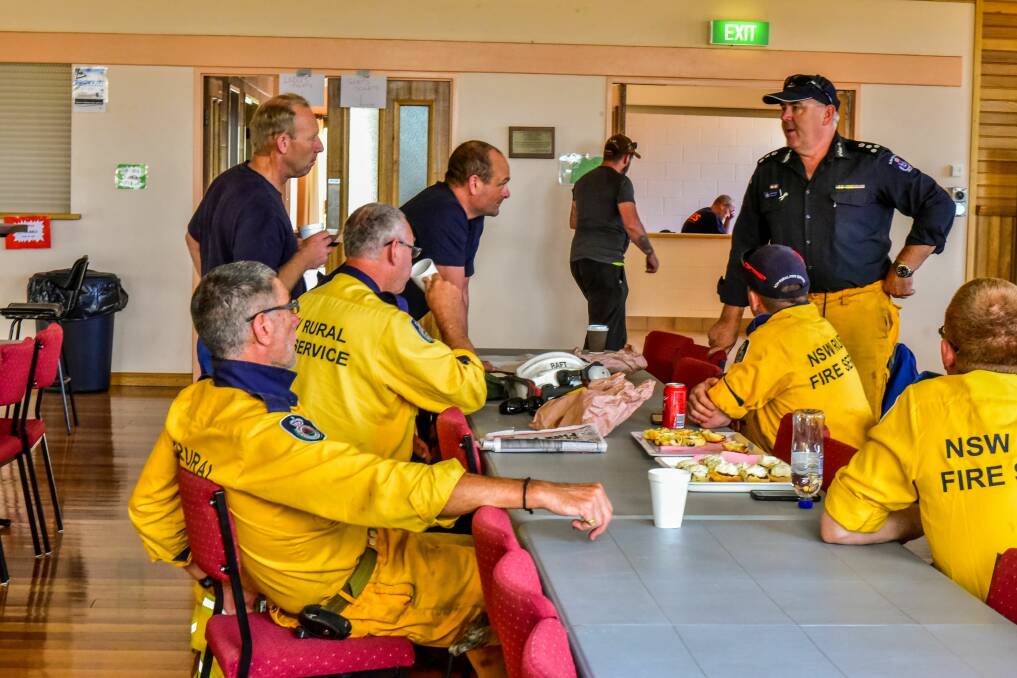 Regional Chief Jeff Harper briefs NSW Firefighters. Picture: Neil Richardson 