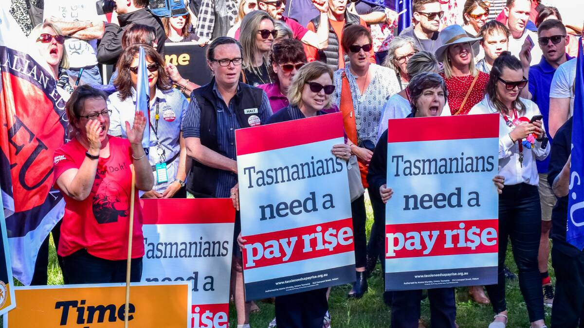 We deserve more than 2 per cent: hundreds of people out for union rally