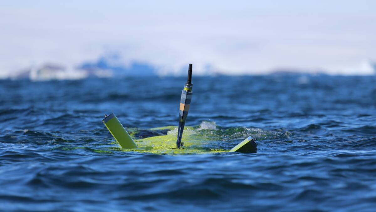 The AUV makes its way towards the glacier to complete its mission.