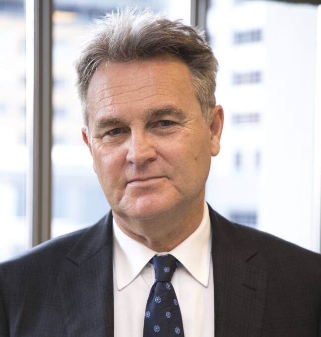 A new report by Bernard Salt for the NBN has revealed more small business owners are down-sizing and moving to "lifestyle areas". 
