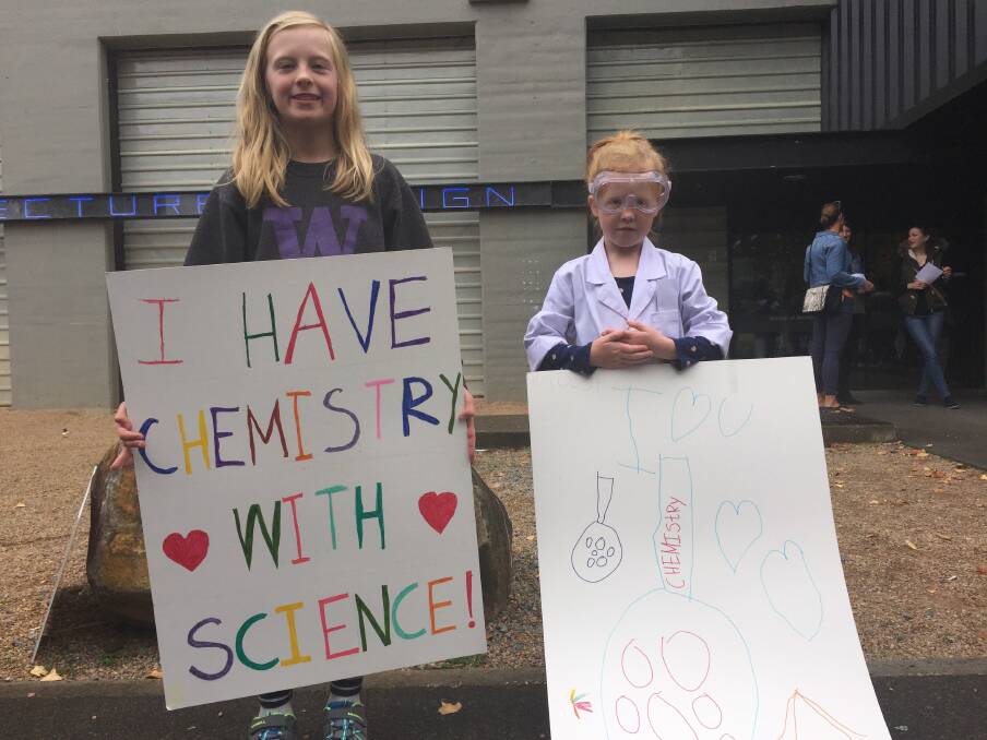 Locals rally around science | Photos