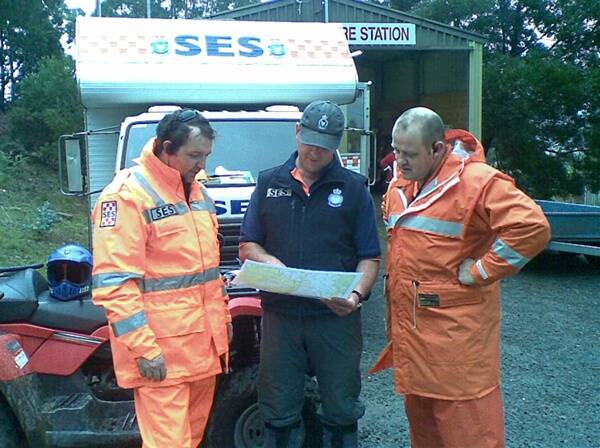 SES staff coordinate the search today. Pictures: PAUL SCAMBLER