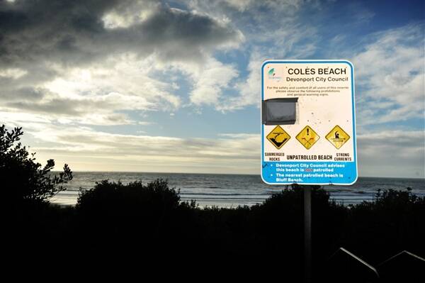 A general warning sign at Coles Beach at Devonport.