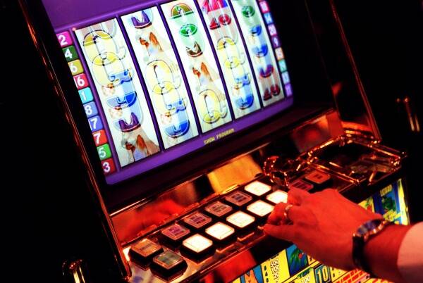 Booth calls for plain package pokies