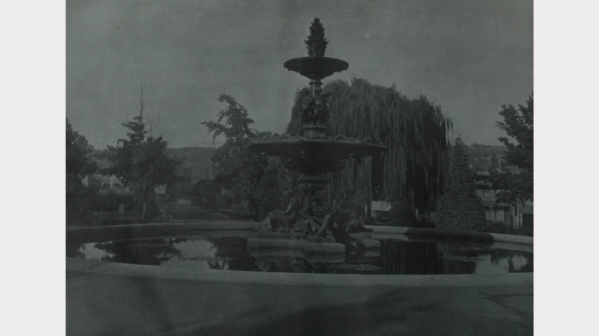 The fountain in Princes Square. The Weekly Courier, August 26, 1909