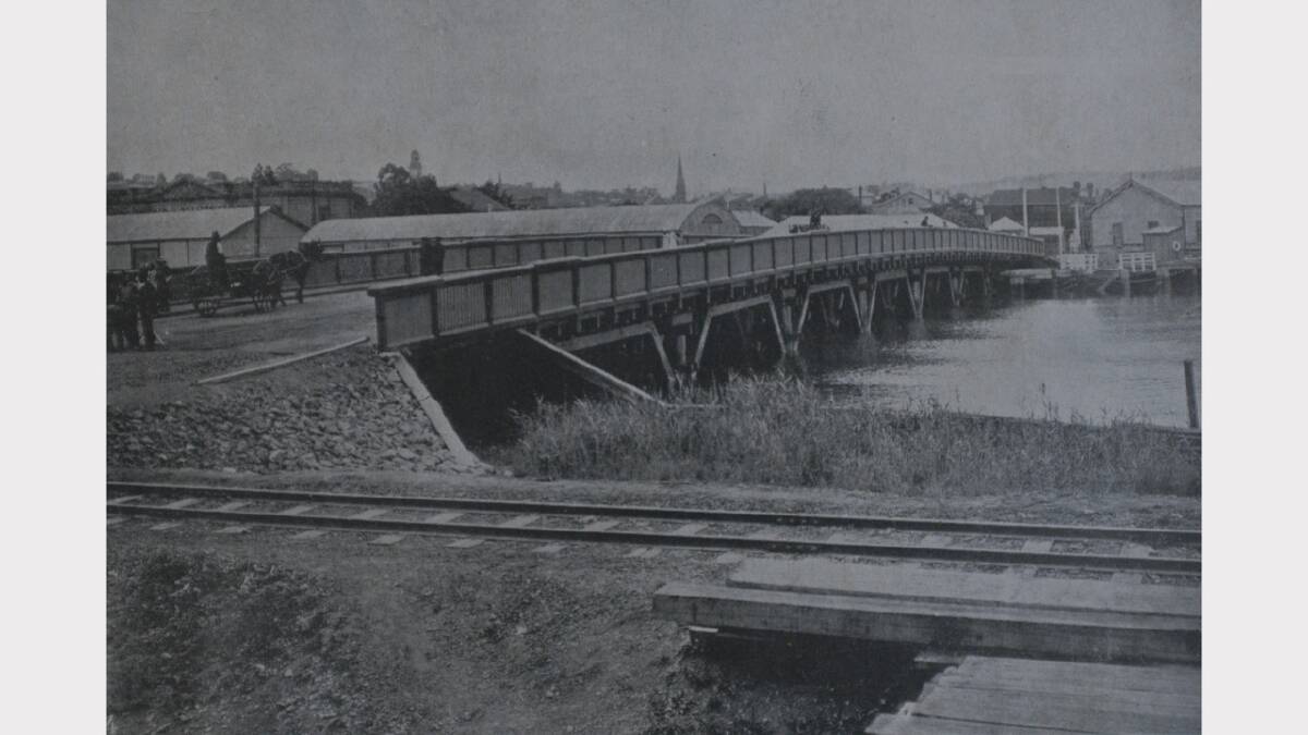 A new temporary structure across the North Esk River connecting the City with the new wharves on the north side of the Tamar. The Weekly Courier, February 1918.